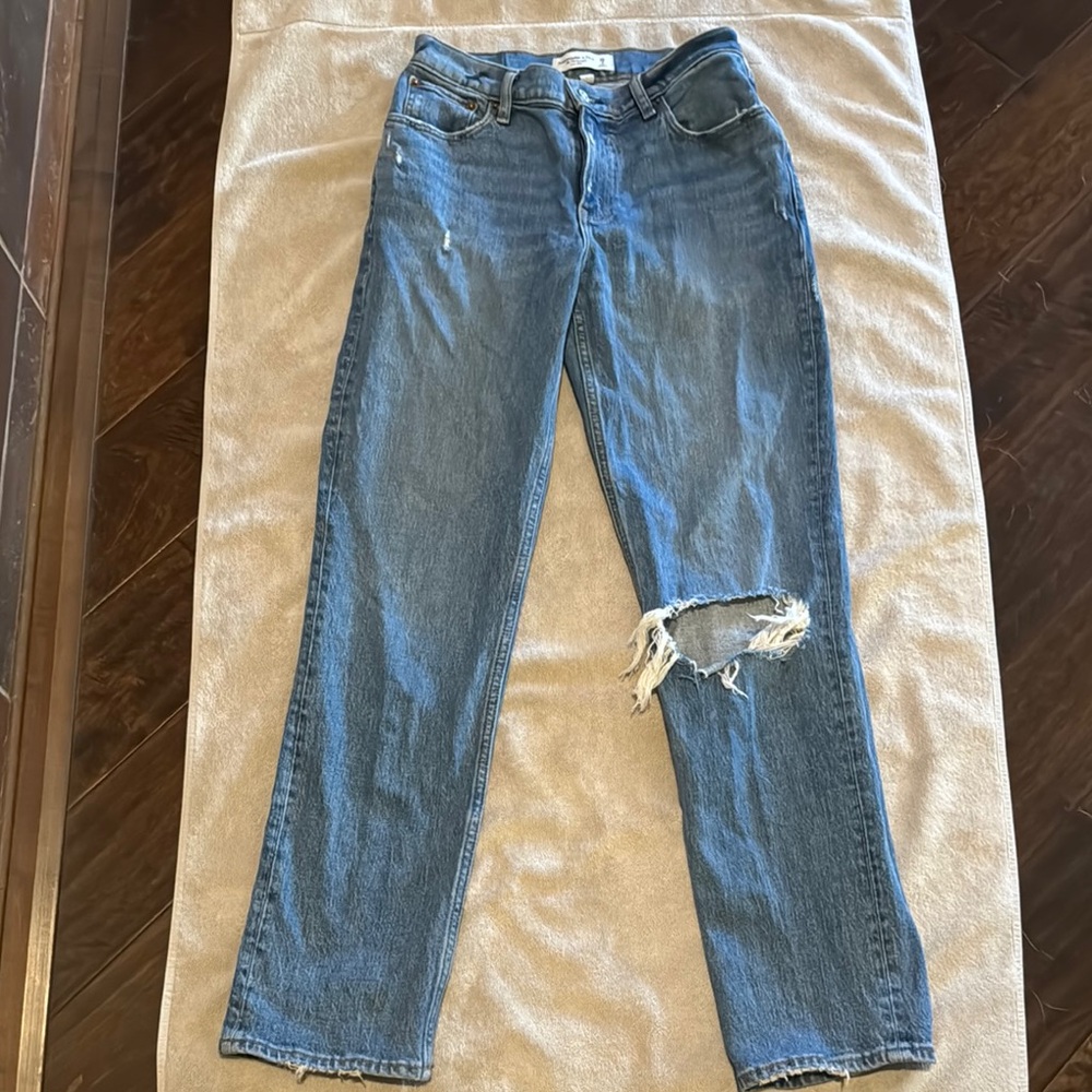 Abercrombie & Fitch 90’s Straight Low Rise Jeans with Distressed Details